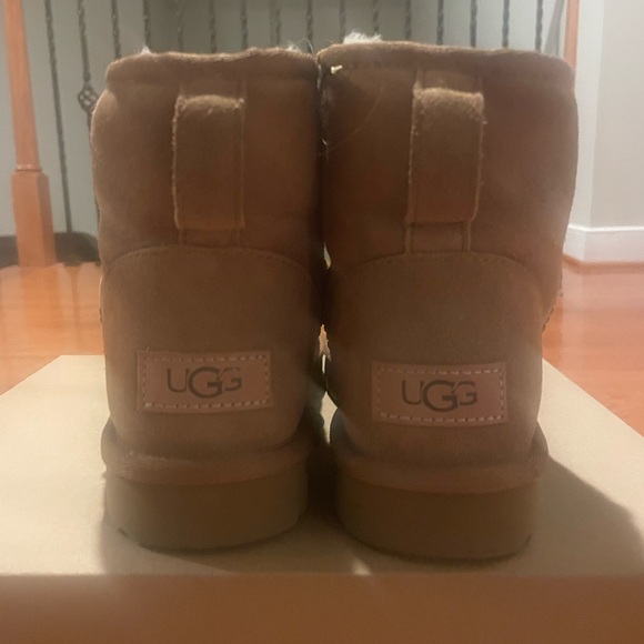 Ugg Classic Minis-size 7 - Picture 3 of 8